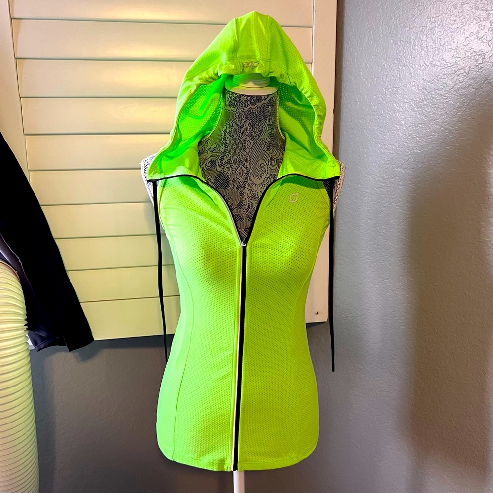 Lorna Jane Zip Hooded Athletic Workout Vest Top